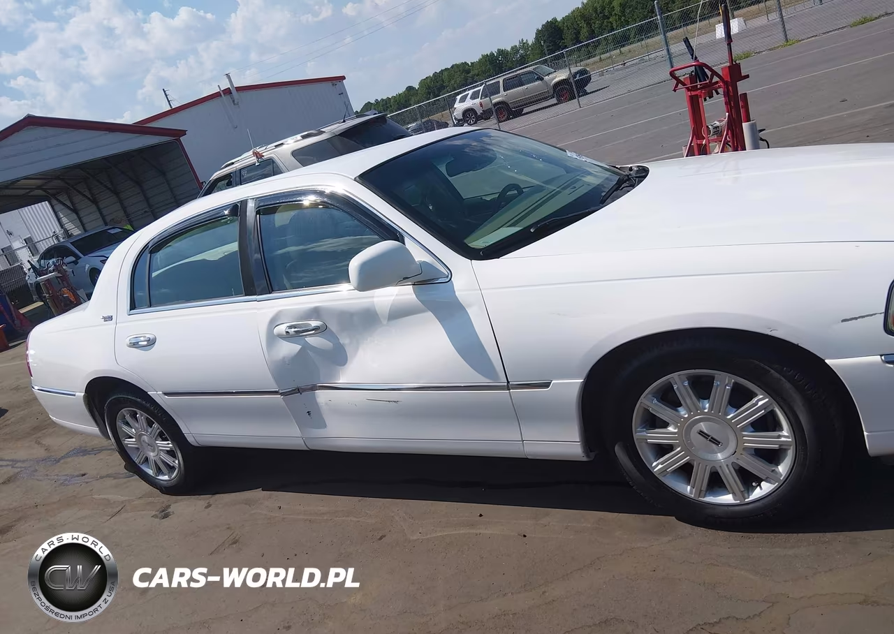 2009 Lincoln Town Car Signature Limited VIN:2LNHM82VX9X612523 - 13