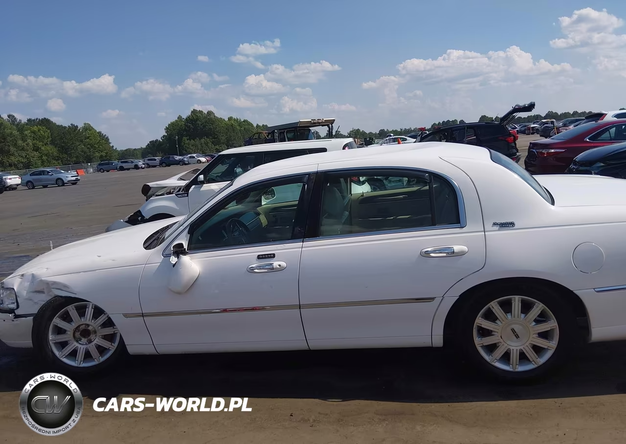 2009 Lincoln Town Car Signature Limited VIN:2LNHM82VX9X612523 - 14