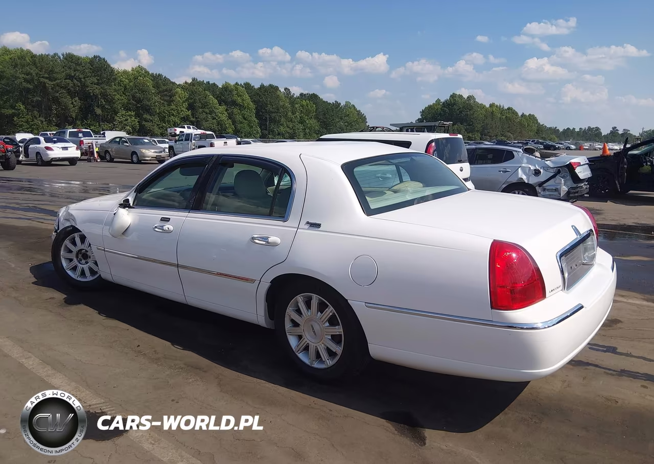 2009 Lincoln Town Car Signature Limited VIN:2LNHM82VX9X612523 - 3