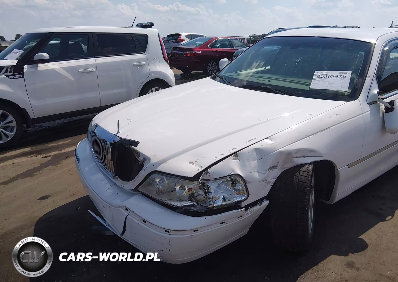 2009 Lincoln Town Car Signature Limited VIN:2LNHM82VX9X612523 - 6