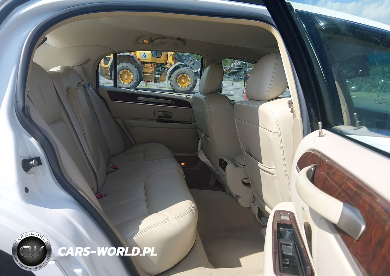 2009 Lincoln Town Car Signature Limited VIN:2LNHM82VX9X612523 - 8