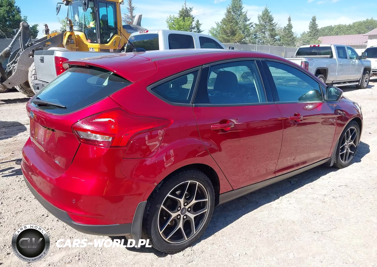 2017 Ford Focus Sel VIN:1FADP3M2XHL214682 - 4