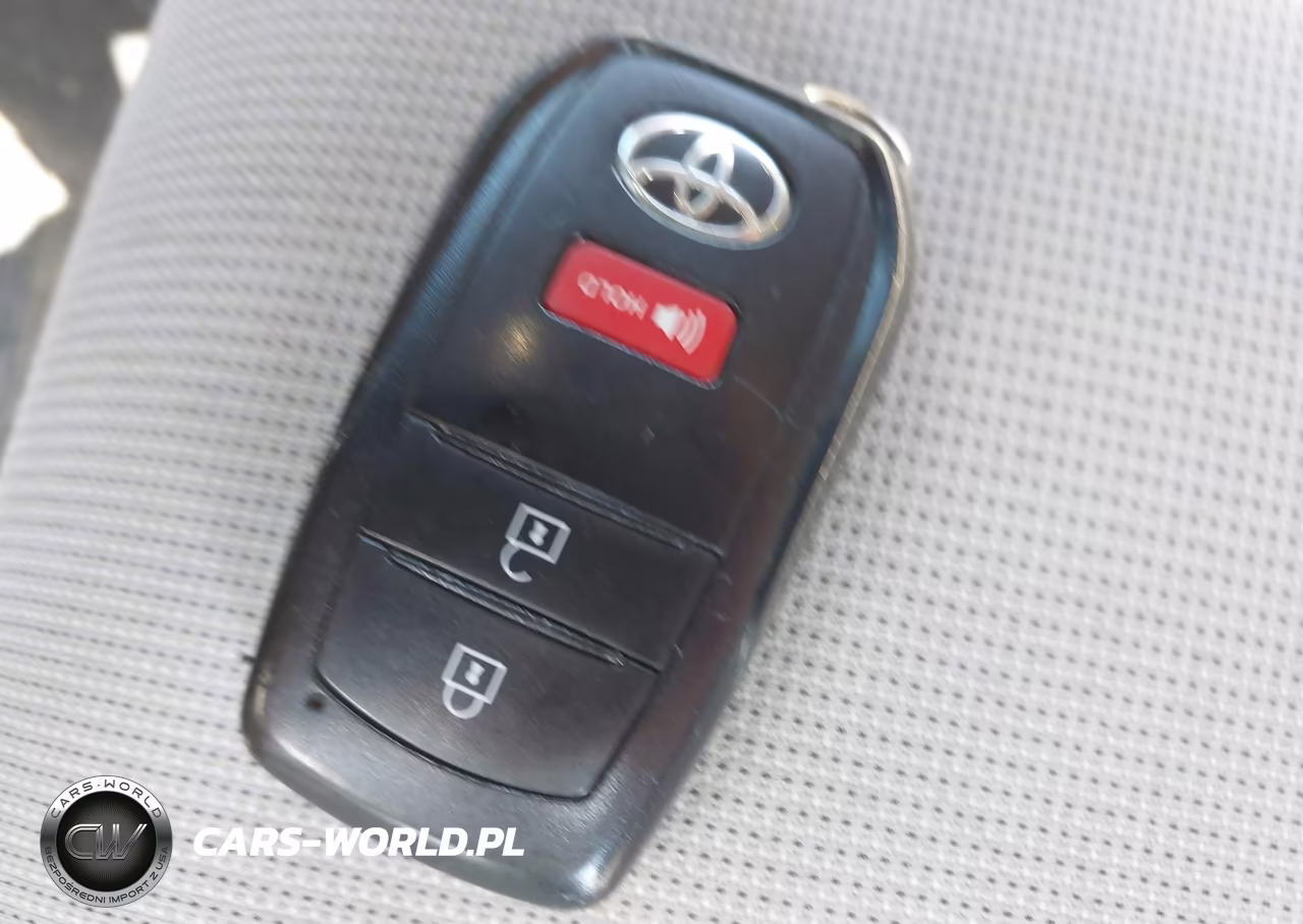 2022 Toyota Corolla Cross Le VIN:7MUCAAAG2NV012639 - 11