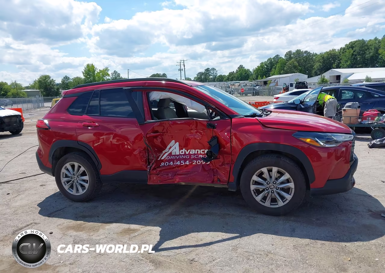 2022 Toyota Corolla Cross Le VIN:7MUCAAAG2NV012639 - 13