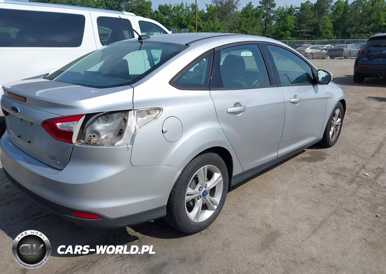 2014 Ford Focus Se VIN:1FADP3F29EL124450 - 4