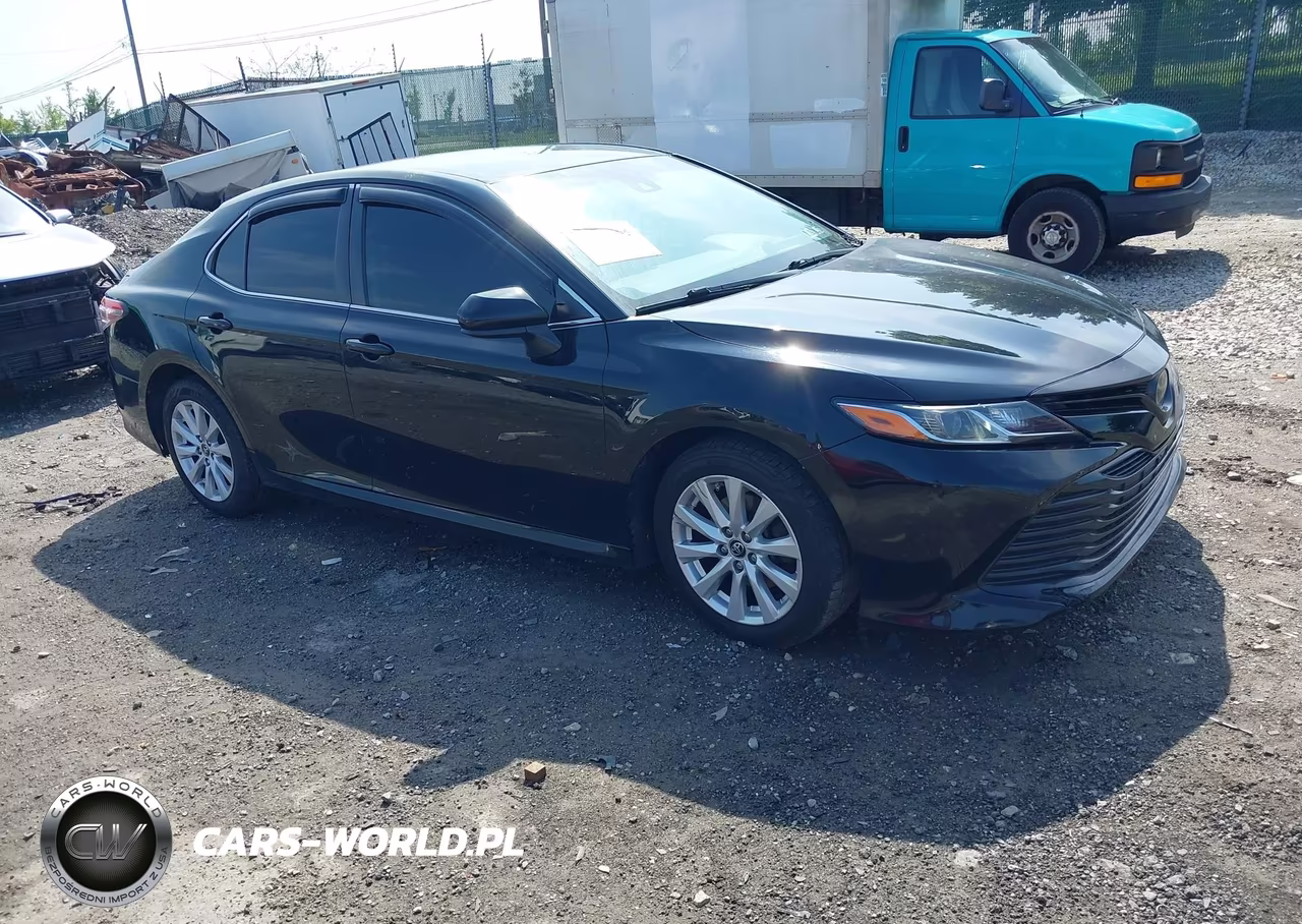 2018 Toyota Camry Le – zdjęcie 1 z 16