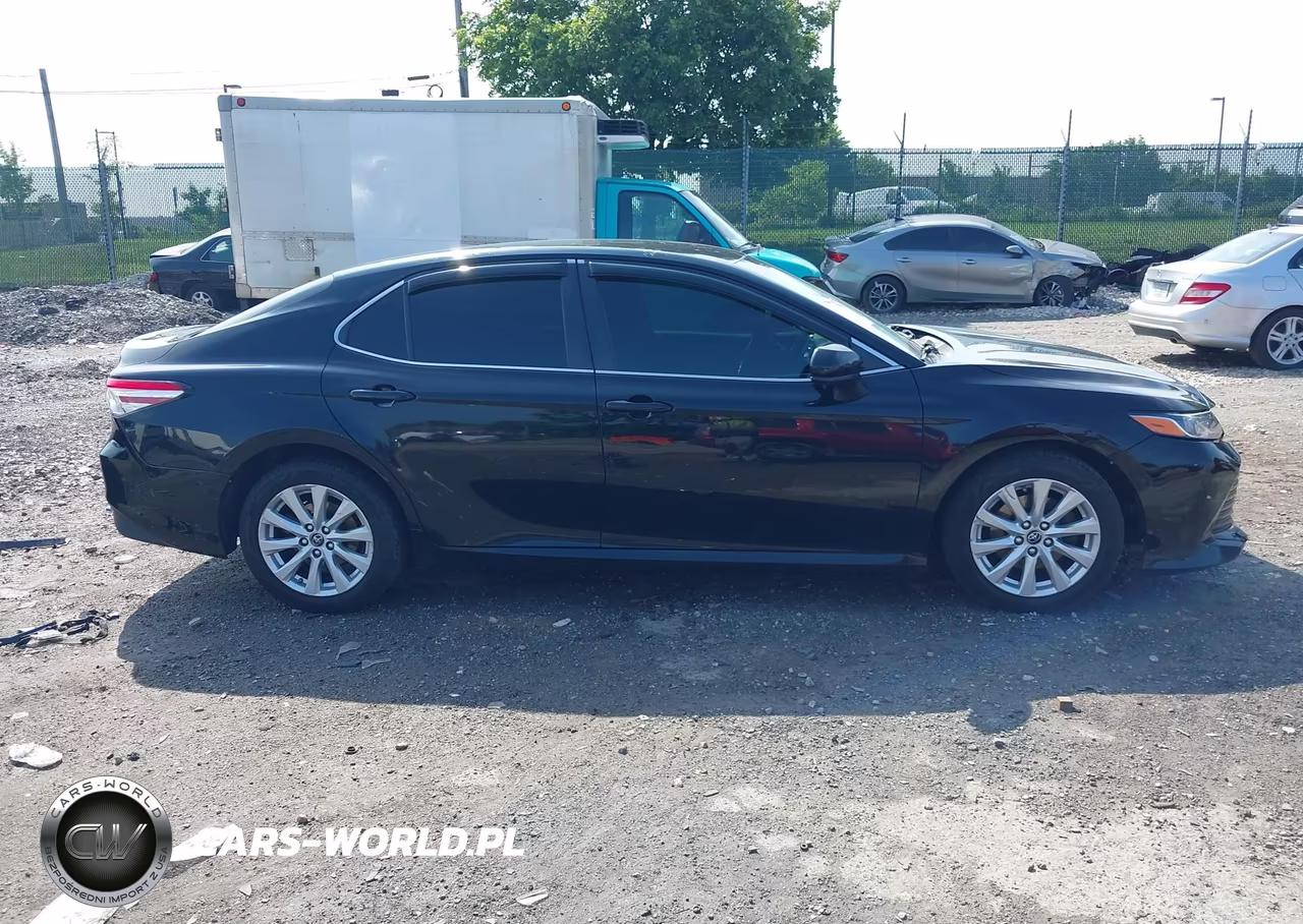 2018 Toyota Camry Le VIN:JTNB11HK7J3023112 - 13