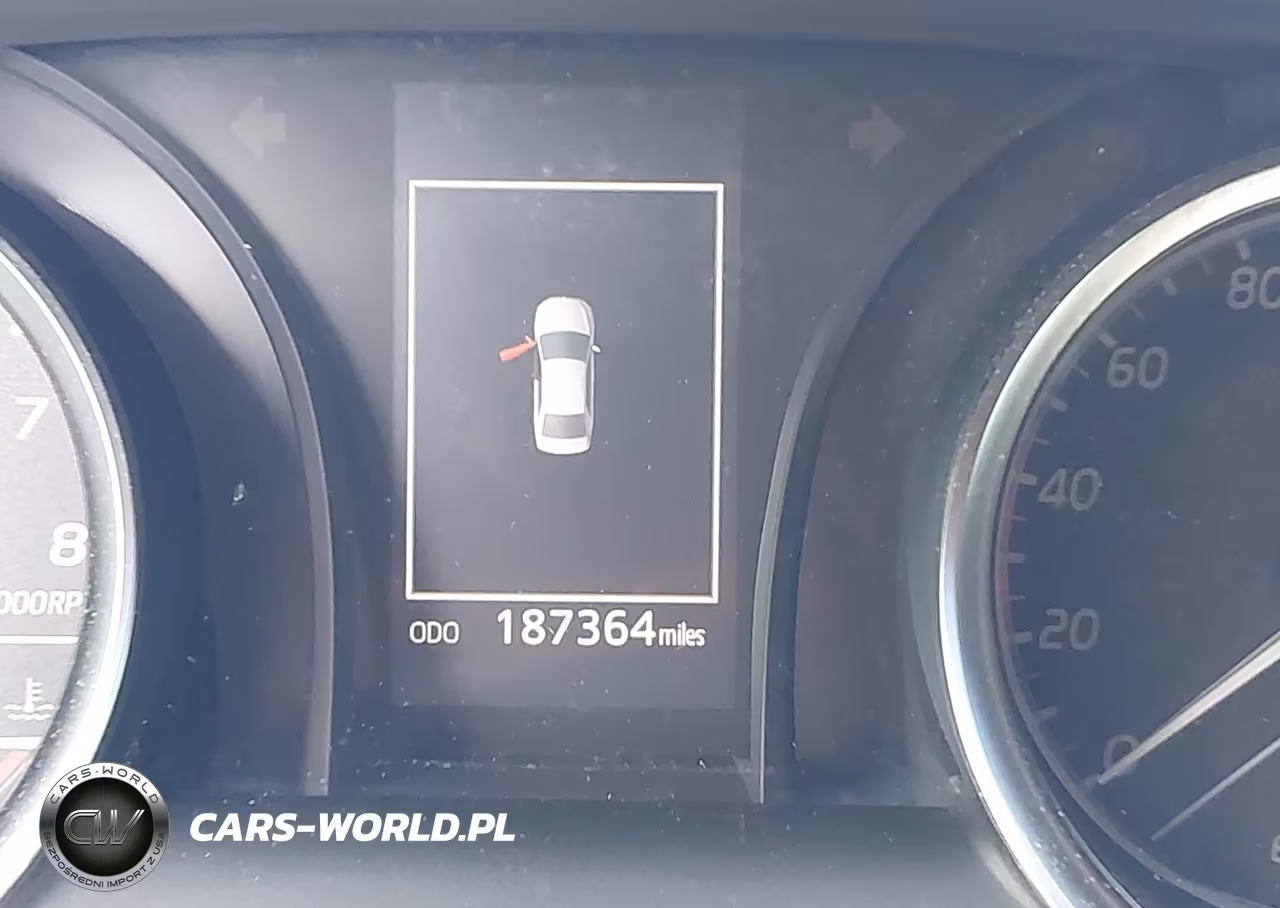 2018 Toyota Camry Le VIN:JTNB11HK7J3023112 - 15