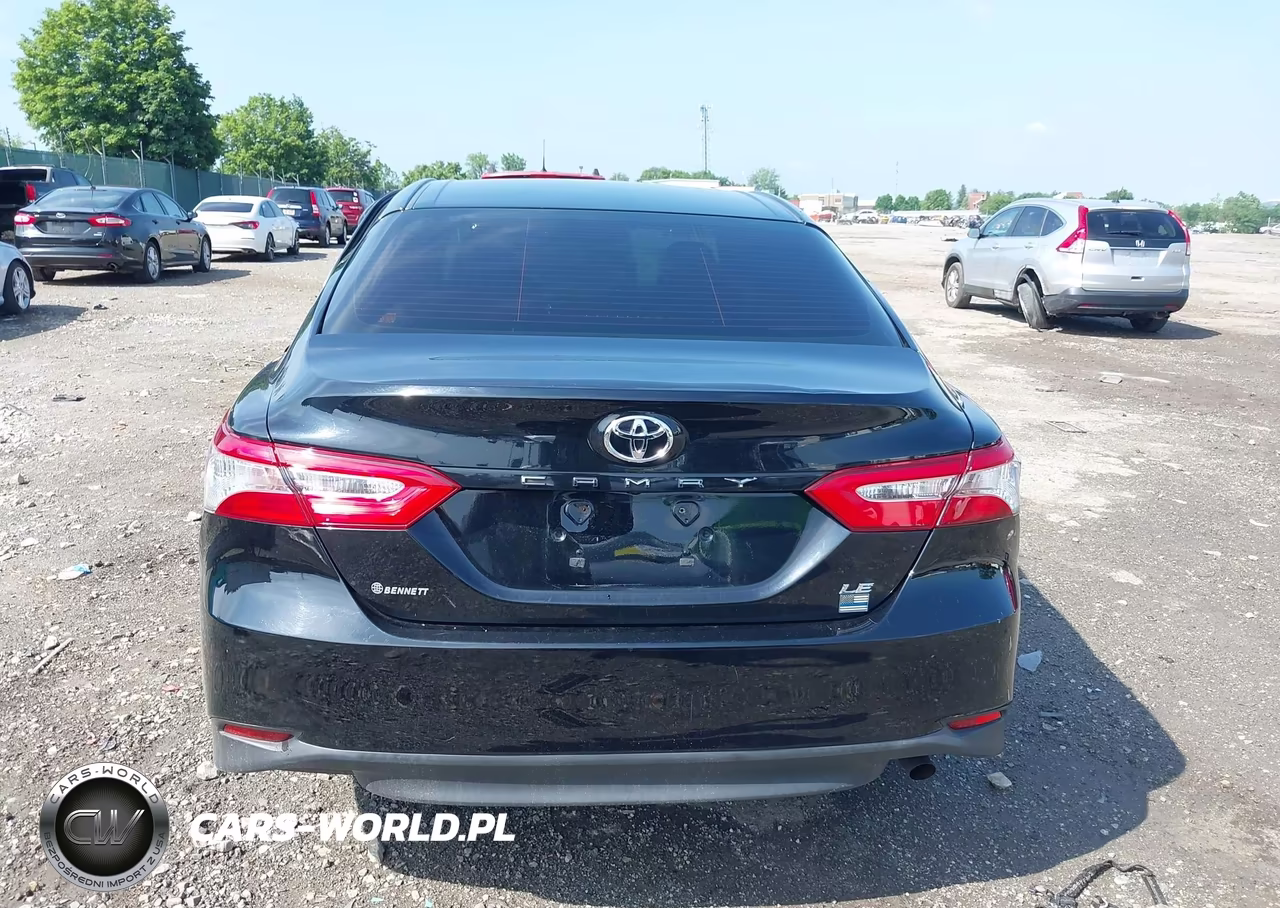 2018 Toyota Camry Le VIN:JTNB11HK7J3023112 - 16