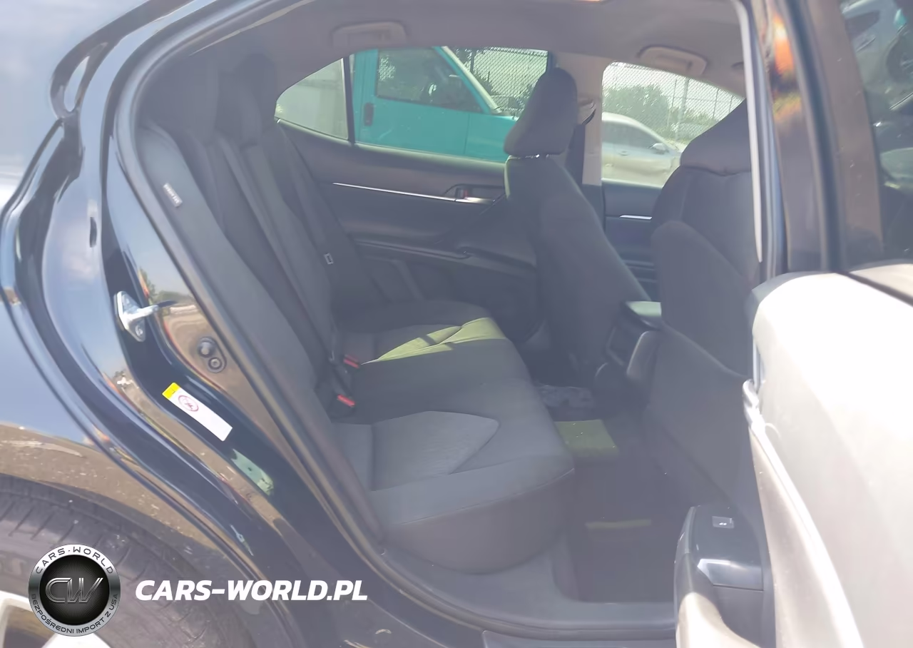 2018 Toyota Camry Le VIN:JTNB11HK7J3023112 - 8