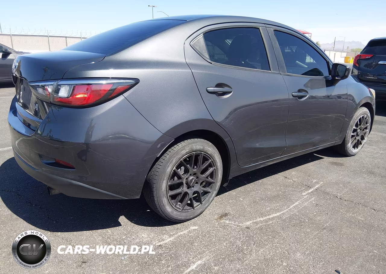 2017 Toyota Yaris Ia VIN:3MYDLBYV4HY179473 - 4