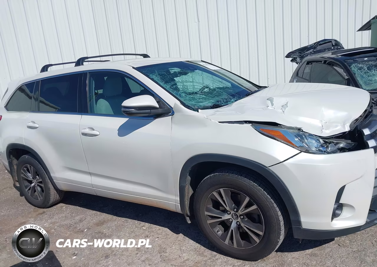 2018 Toyota Highlander Le VIN:5TDZARFHXJS038873 - 14