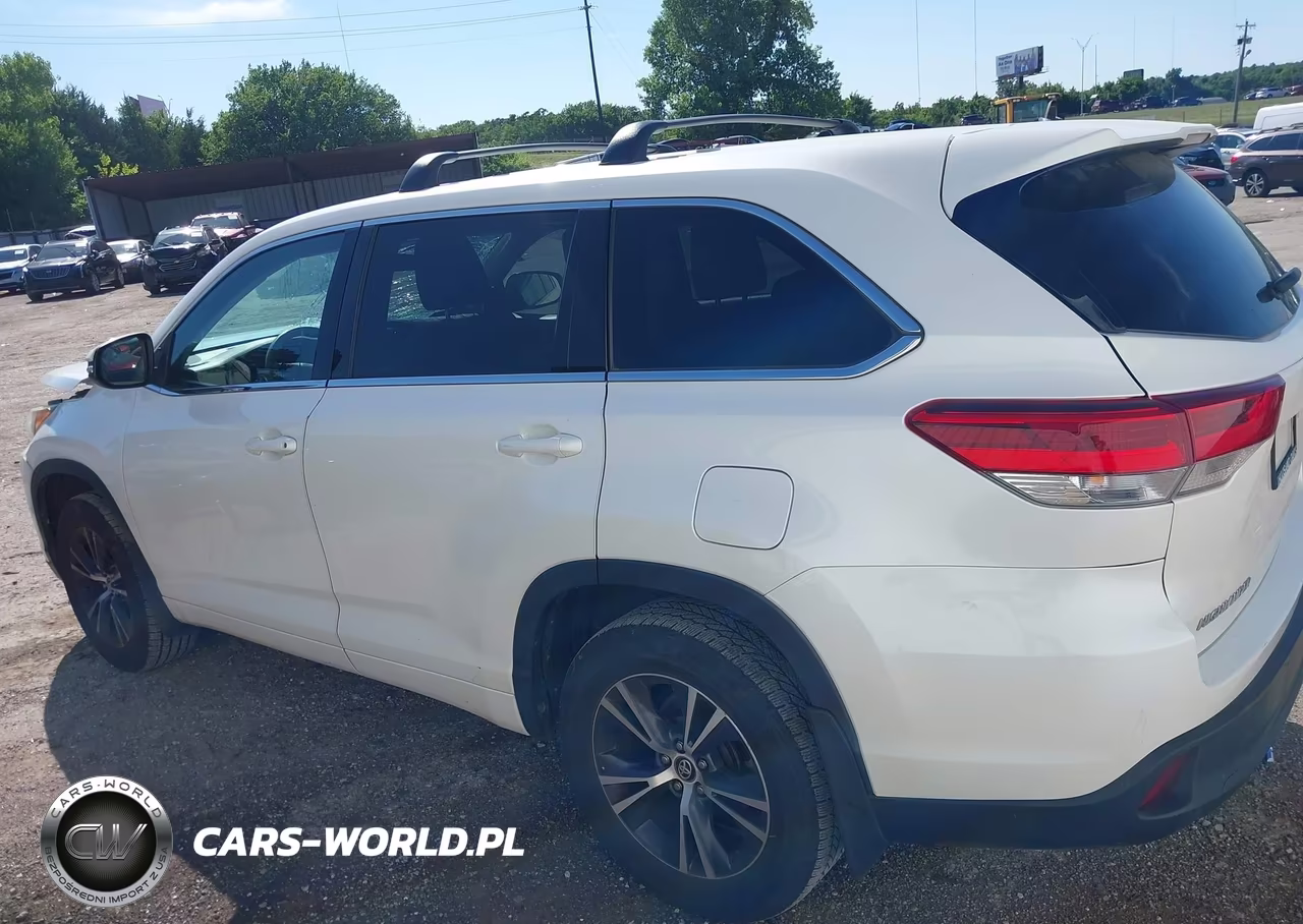 2018 Toyota Highlander Le VIN:5TDZARFHXJS038873 - 15