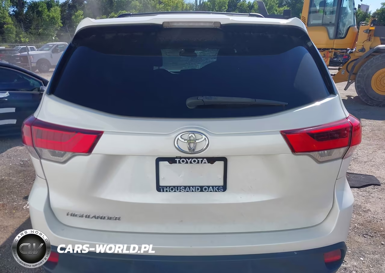 2018 Toyota Highlander Le VIN:5TDZARFHXJS038873 - 17