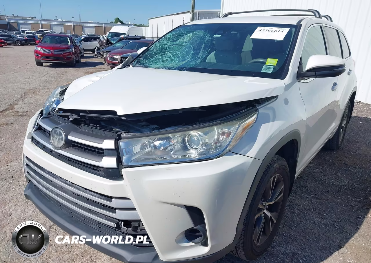 2018 Toyota Highlander Le VIN:5TDZARFHXJS038873 - 2