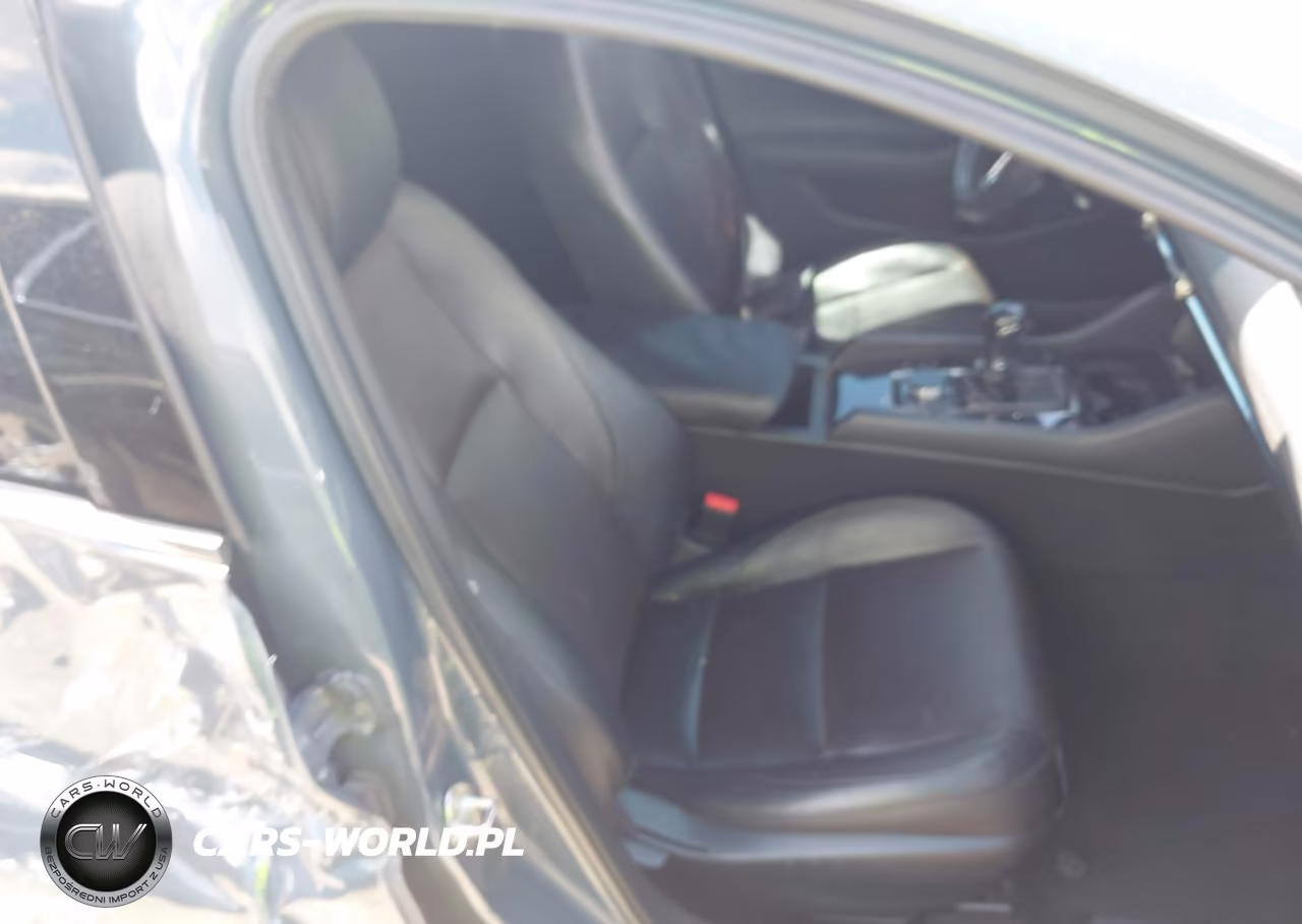 2019 Mazda Mazda3 Premium Package VIN:JM1BPANM0K1131786 - 8