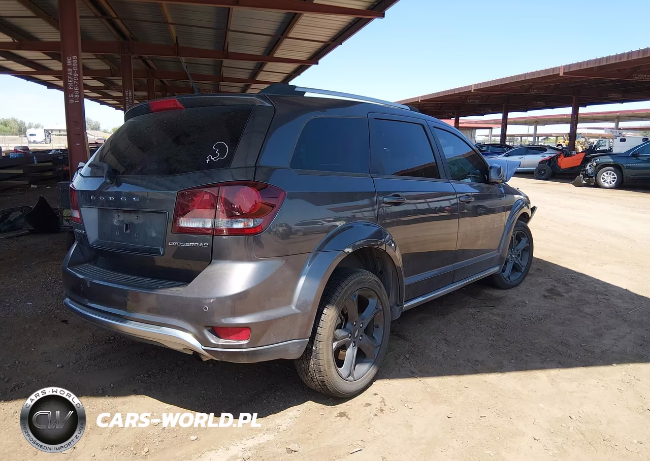 2018 Dodge Journey Crossroad VIN:3C4PDCGB0JT269177 - 4