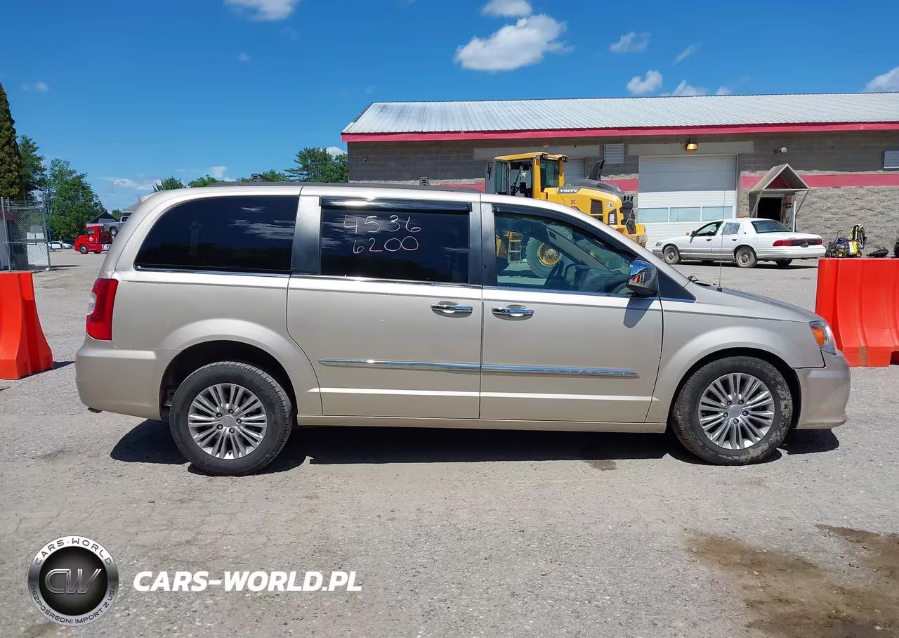 2015 Chrysler Town & Country Touring-L VIN:2C4RC1CG4FR753364 - 13