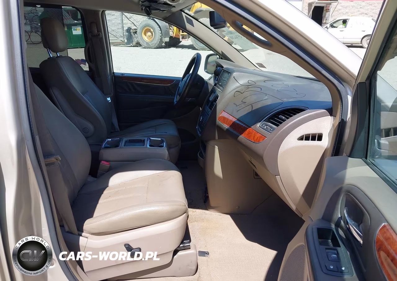 2015 Chrysler Town & Country Touring-L VIN:2C4RC1CG4FR753364 - 5