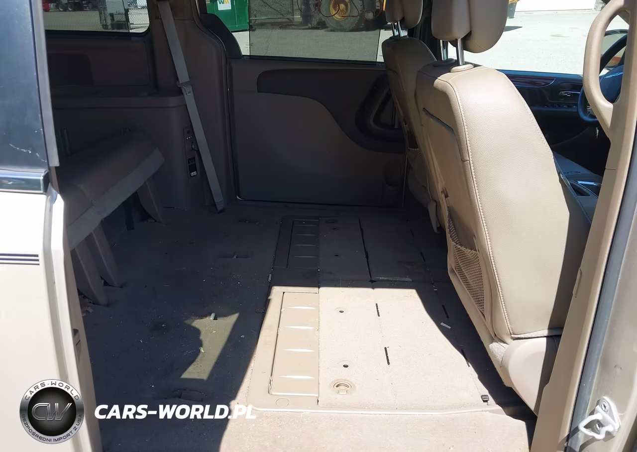 2015 Chrysler Town & Country Touring-L VIN:2C4RC1CG4FR753364 - 8
