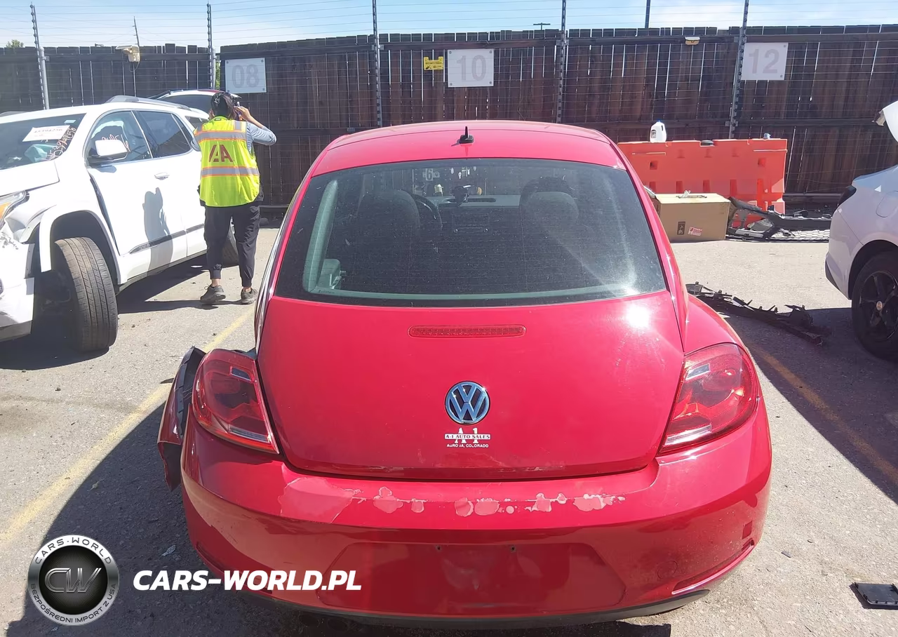 2014 Volkswagen Beetle 2.5L Entry VIN:3VWFP7AT4EM630130 - 17