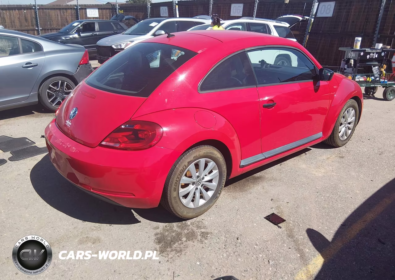 2014 Volkswagen Beetle 2.5L Entry VIN:3VWFP7AT4EM630130 - 4