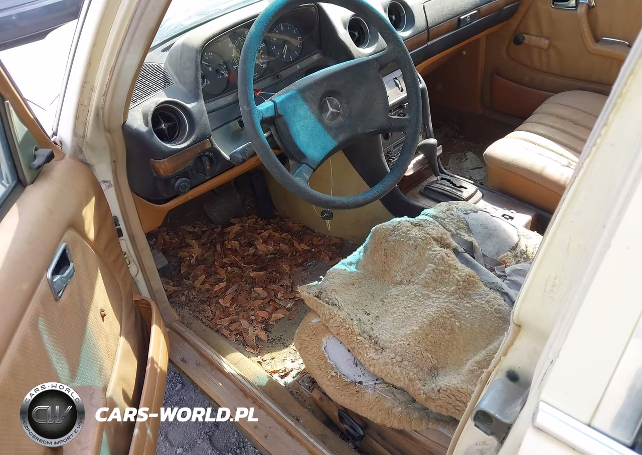 1983 Mercedes-Benz 240 D VIN:WDBAB23A0DB390329 - 12