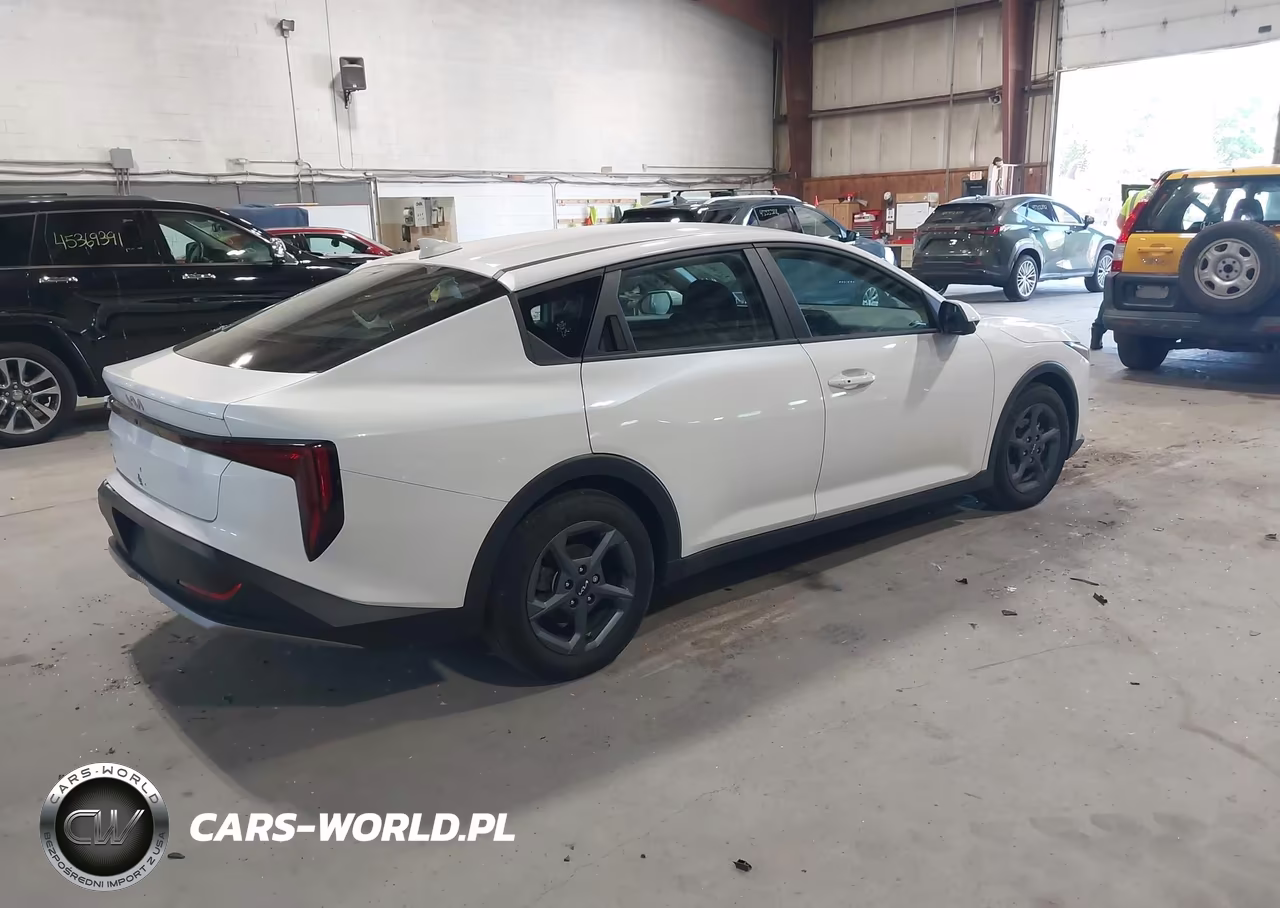 2025 Kia K4 Lxs VIN:3KPFT4DE2SE089577 - 4