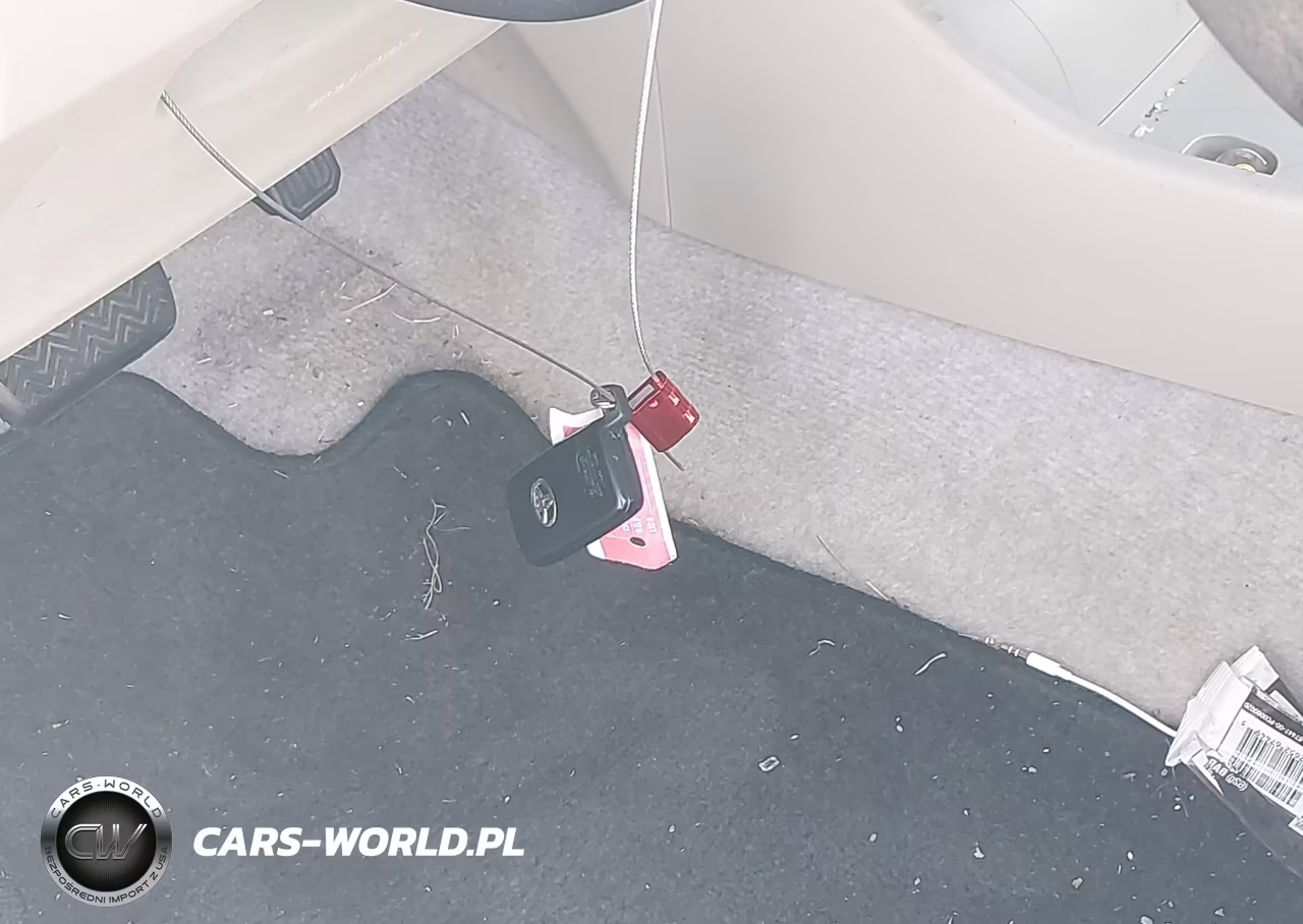 2011 Toyota Prius Two VIN:JTDKN3DU4B5324180 - 11