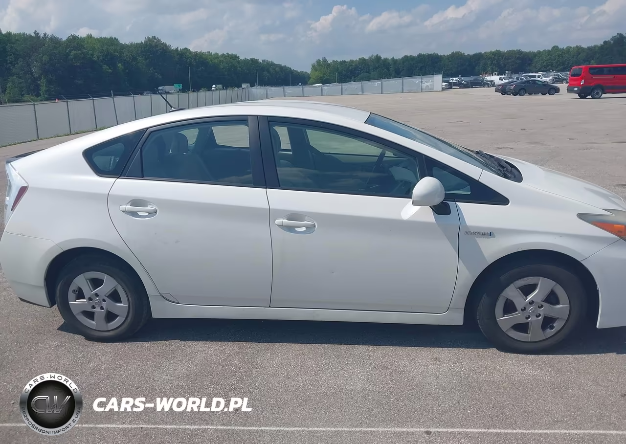 2011 Toyota Prius Two VIN:JTDKN3DU4B5324180 - 13
