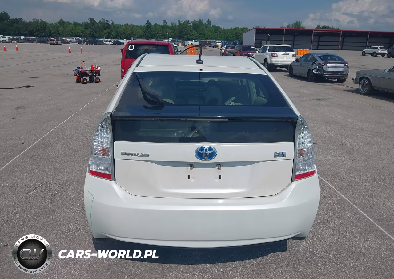 2011 Toyota Prius Two VIN:JTDKN3DU4B5324180 - 16
