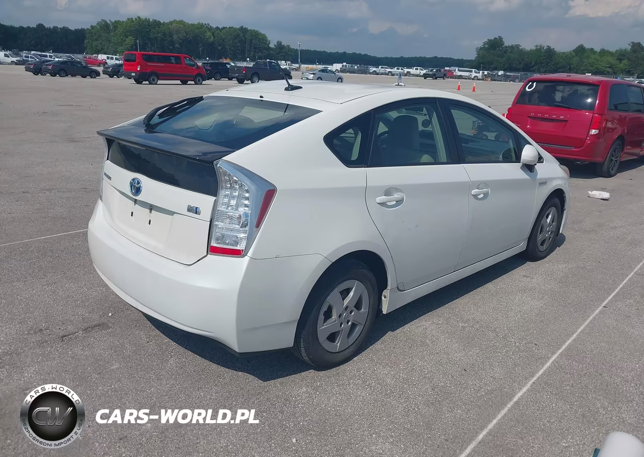 2011 Toyota Prius Two VIN:JTDKN3DU4B5324180 - 4