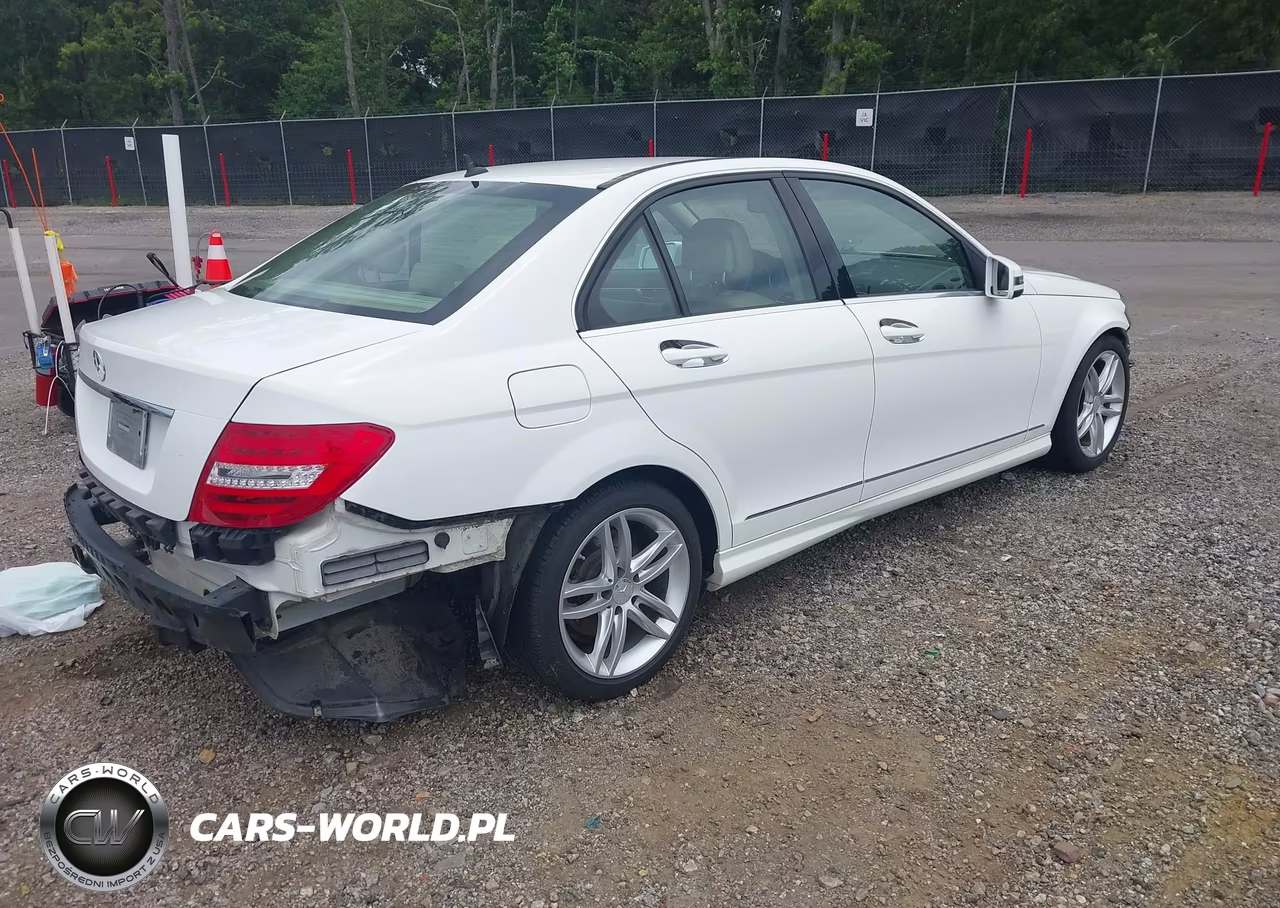 2014 Mercedes-Benz C 250 Sport VIN:WDDGF4HB1ER310967 - 4