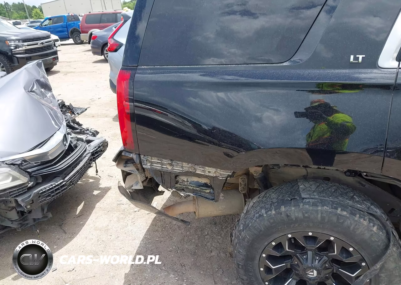 2019 Chevrolet Tahoe Lt VIN:1GNSKBKC4KR358844 - 6