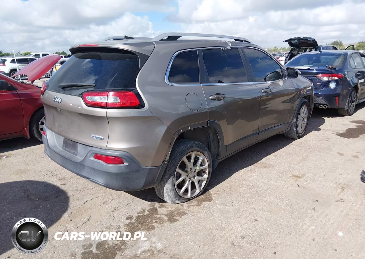 2016 Jeep Cherokee Latitude VIN:1C4PJLCB2GW302410 - 4