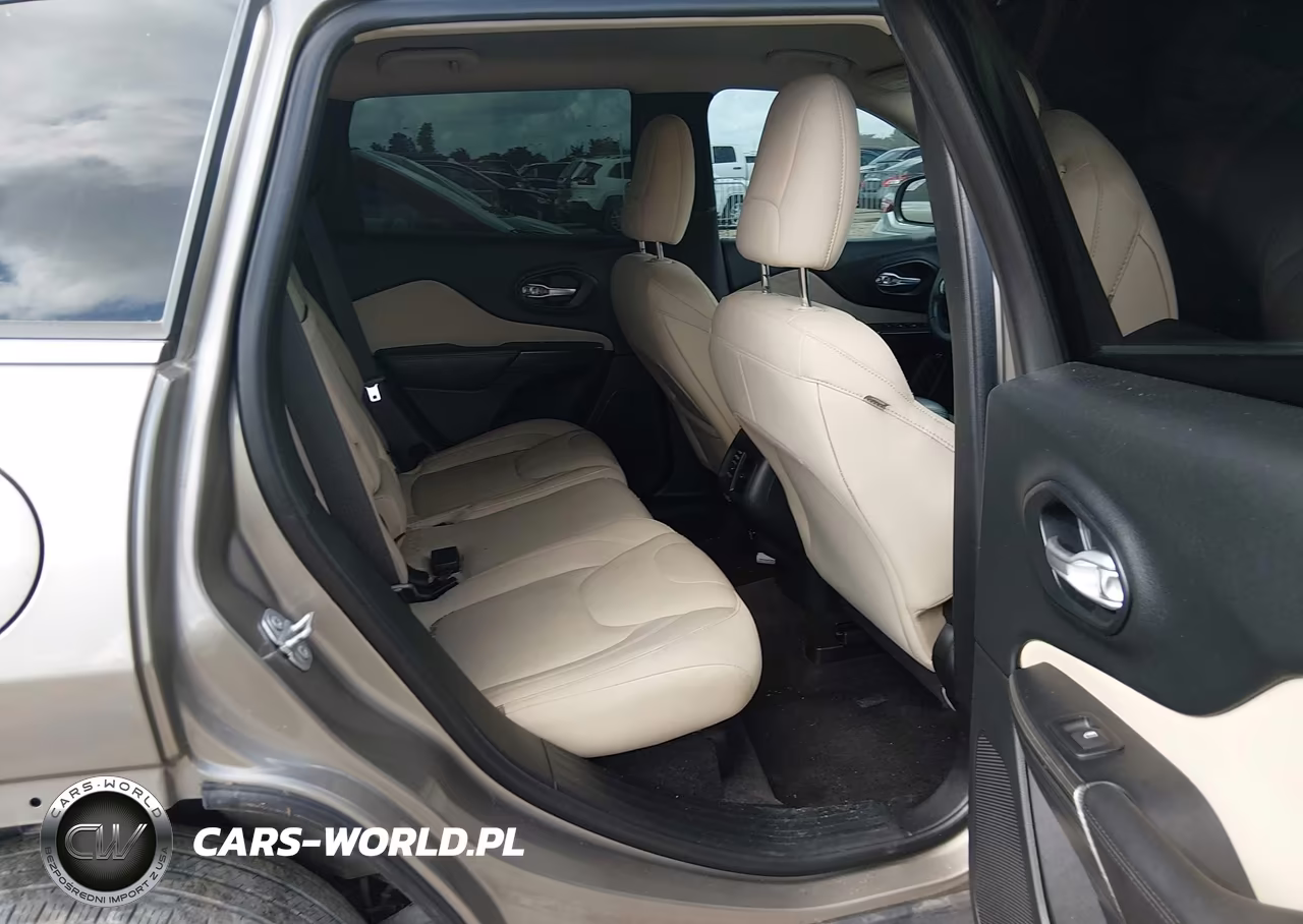 2016 Jeep Cherokee Latitude VIN:1C4PJLCB2GW302410 - 8