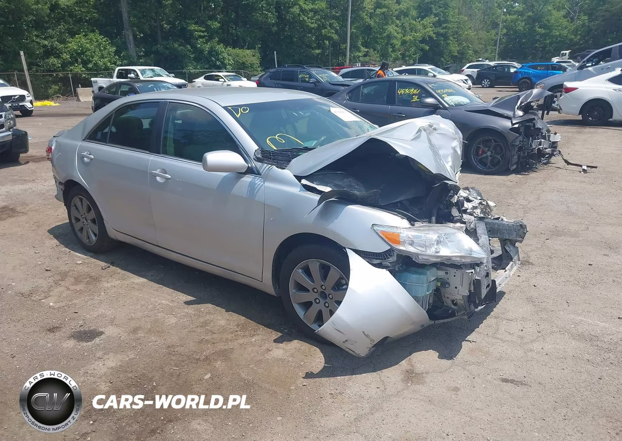 2011 Toyota Camry Le – zdjęcie 1 z 16