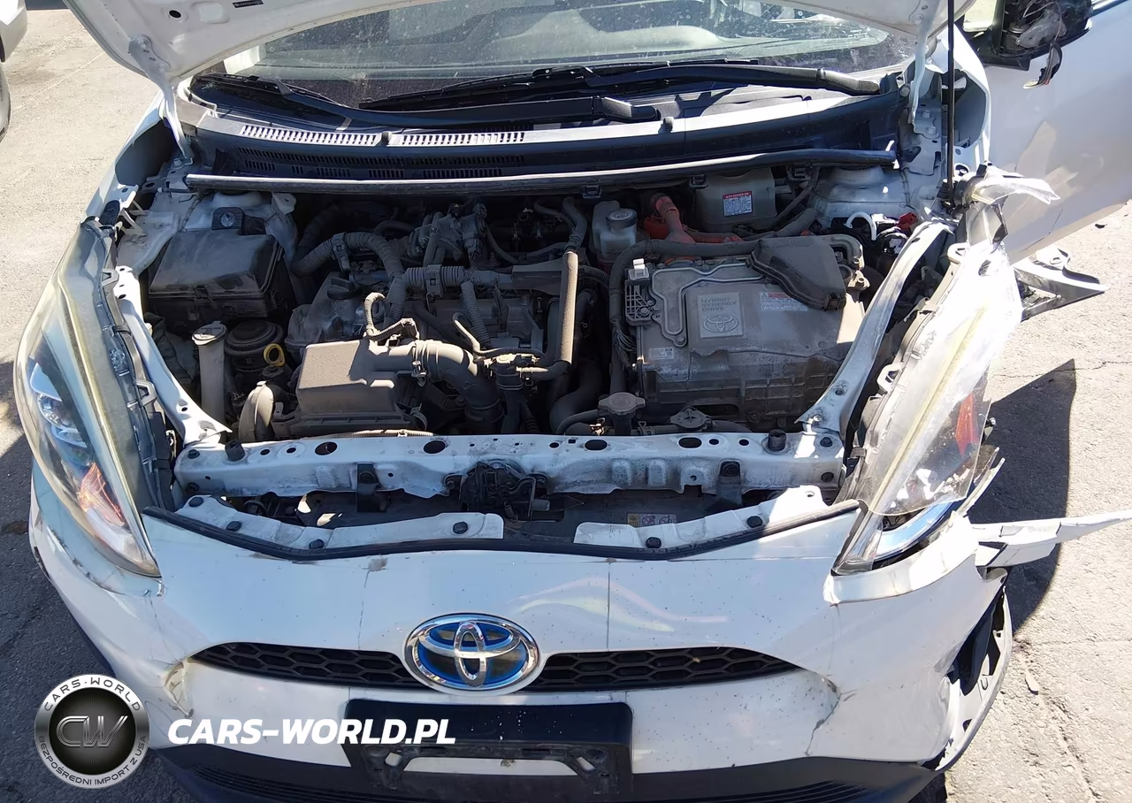 2018 Toyota Prius C One VIN:JTDKDTB3XJ1620002 - 10