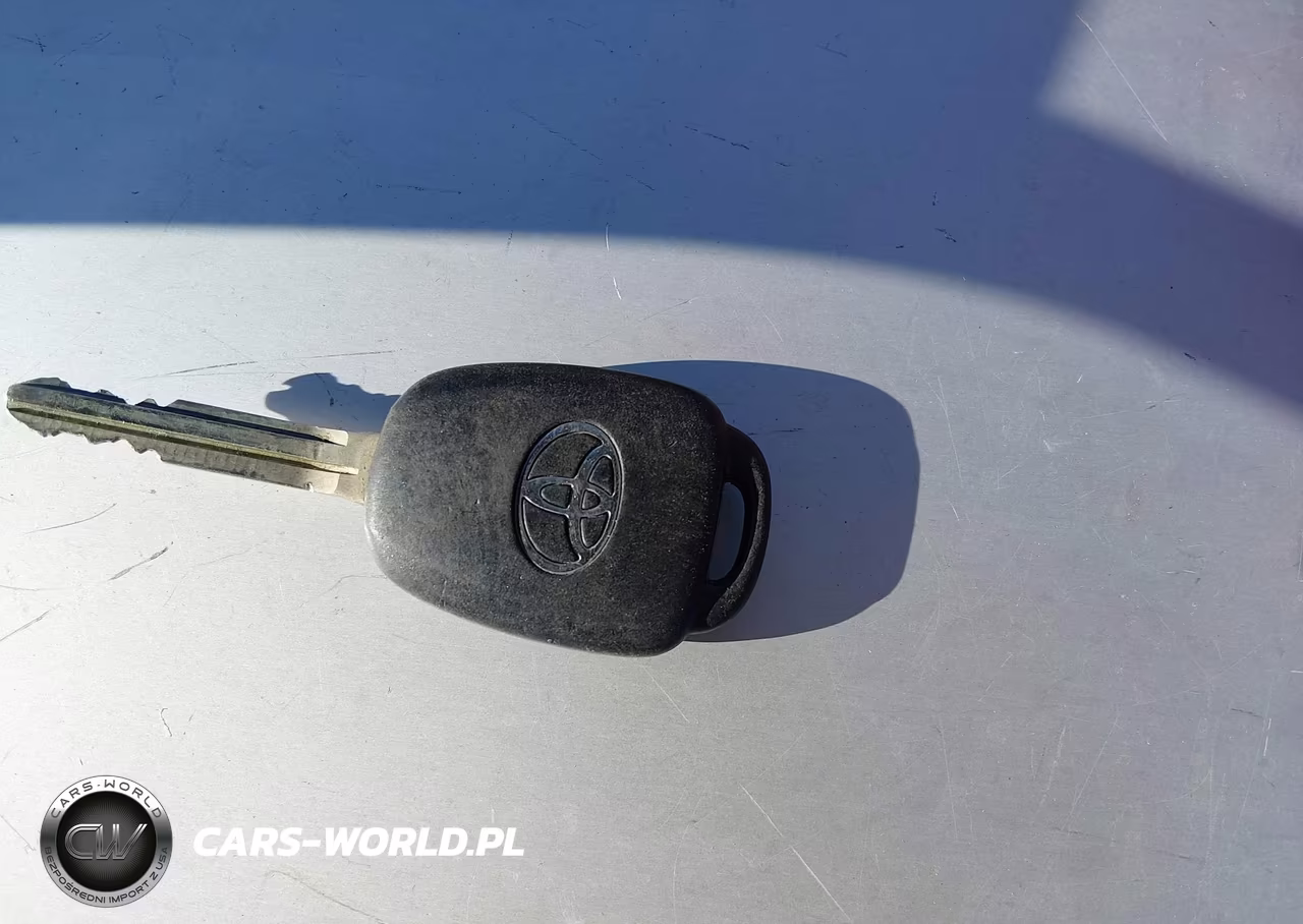 2018 Toyota Prius C One VIN:JTDKDTB3XJ1620002 - 11