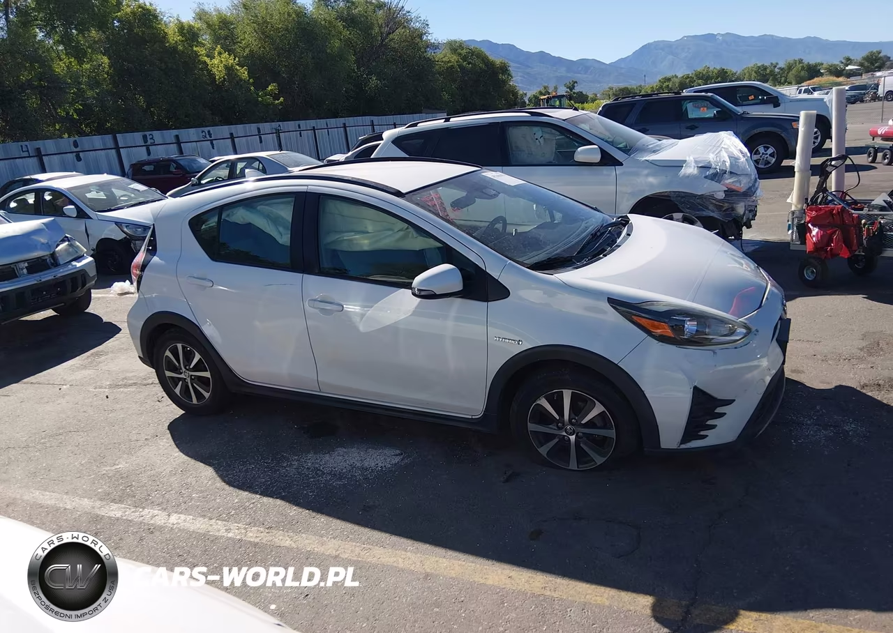 2018 Toyota Prius C One VIN:JTDKDTB3XJ1620002 - 14