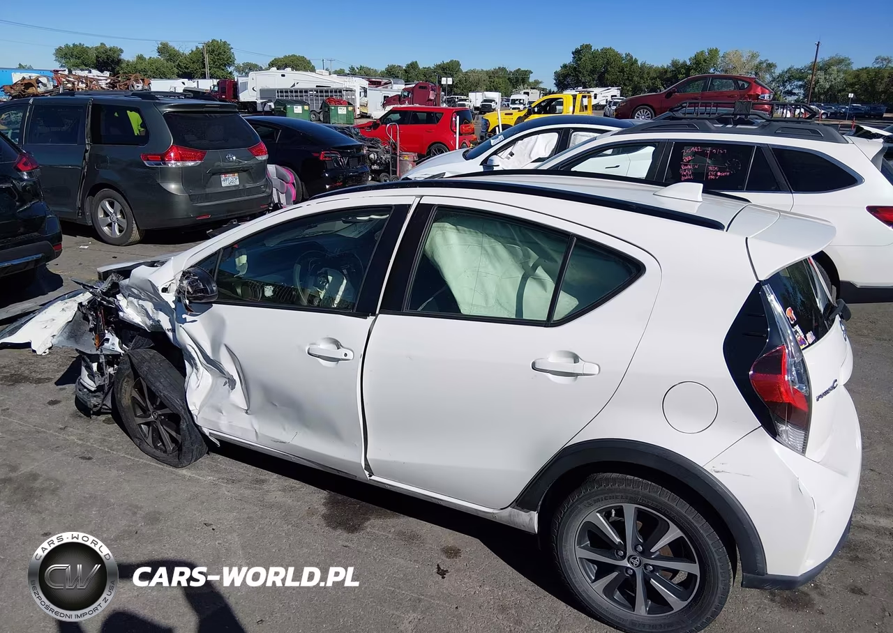 2018 Toyota Prius C One VIN:JTDKDTB3XJ1620002 - 15