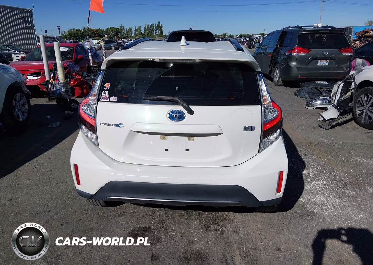 2018 Toyota Prius C One VIN:JTDKDTB3XJ1620002 - 17