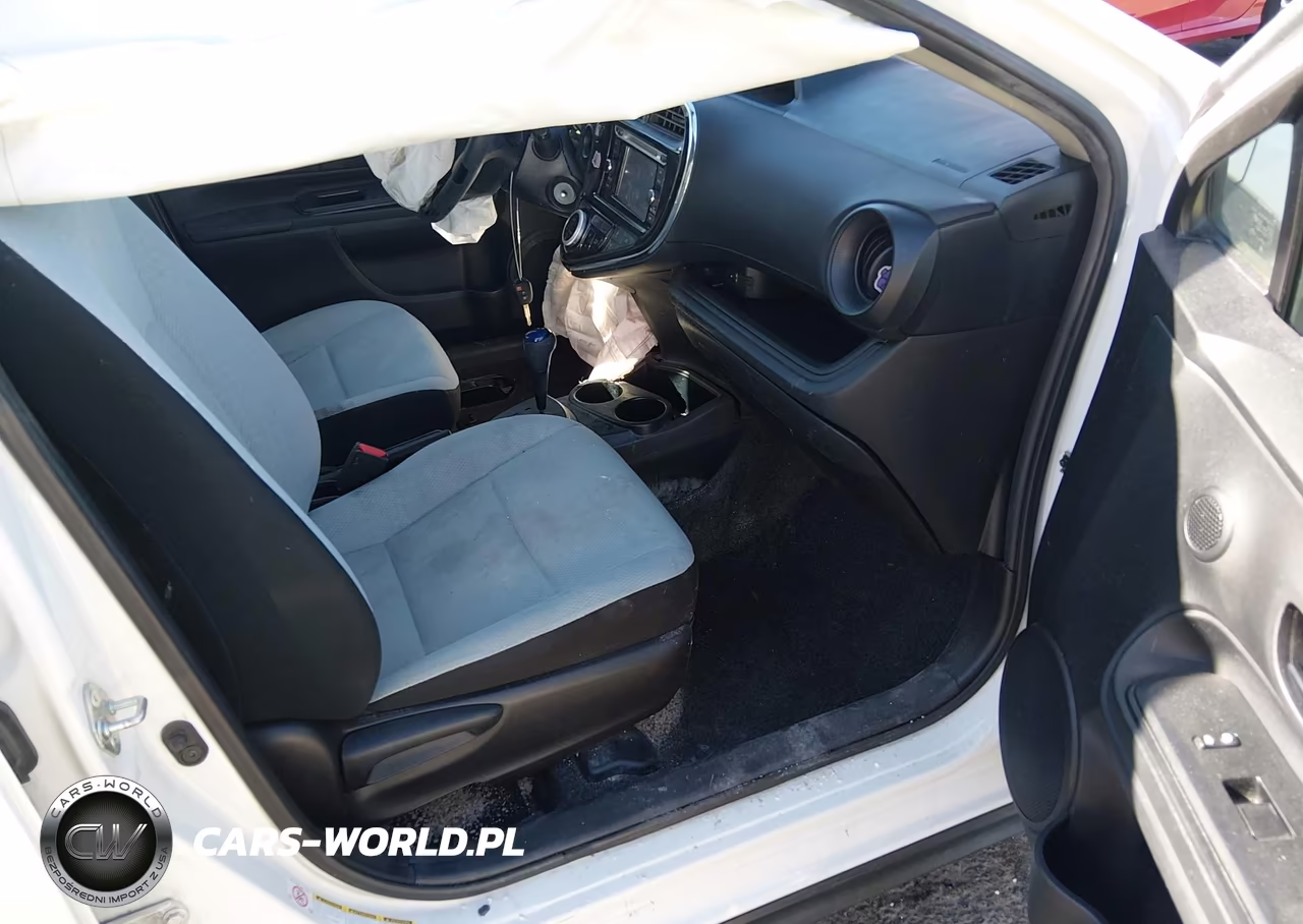 2018 Toyota Prius C One VIN:JTDKDTB3XJ1620002 - 5