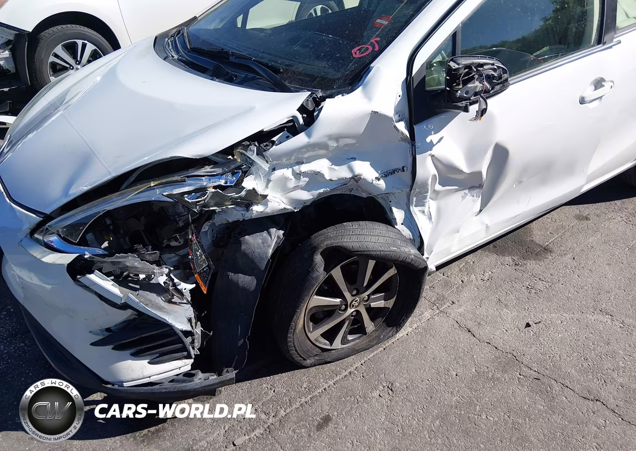 2018 Toyota Prius C One VIN:JTDKDTB3XJ1620002 - 6