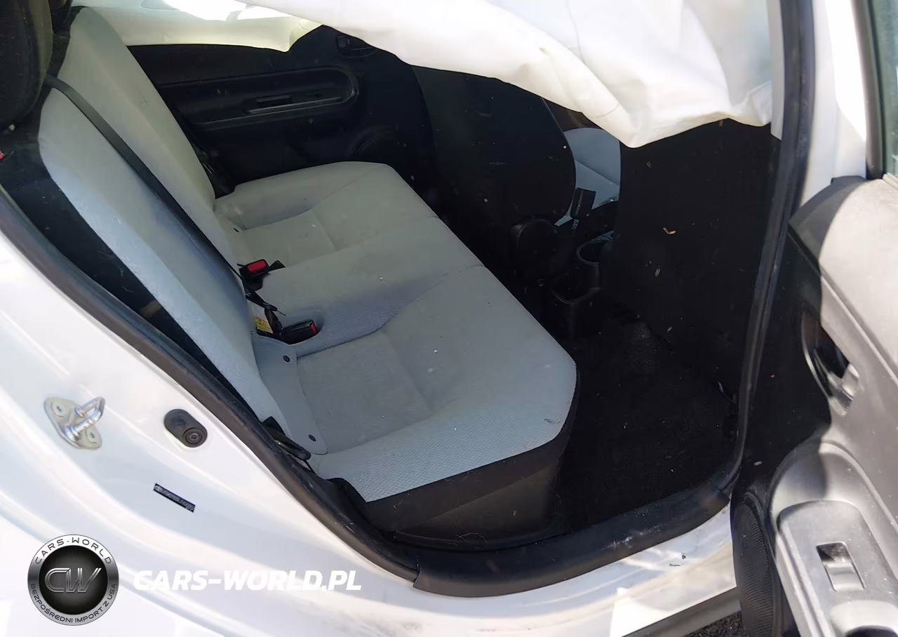 2018 Toyota Prius C One VIN:JTDKDTB3XJ1620002 - 8