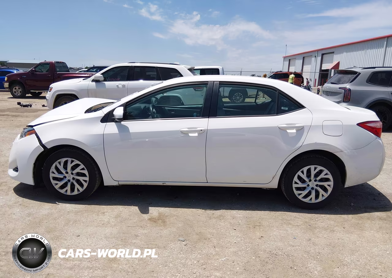 2019 Toyota Corolla Le VIN:5YFBURHE8KP935650 - 14
