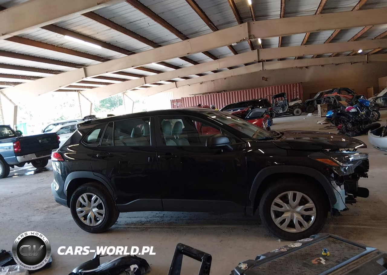 2025 Toyota Corolla Cross L VIN:7MUAAAAG7SV132584 - 14
