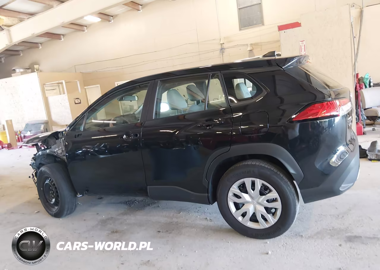 2025 Toyota Corolla Cross L VIN:7MUAAAAG7SV132584 - 15