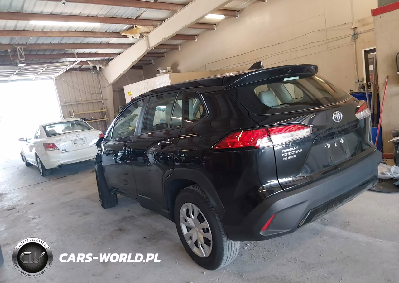 2025 Toyota Corolla Cross L VIN:7MUAAAAG7SV132584 - 3