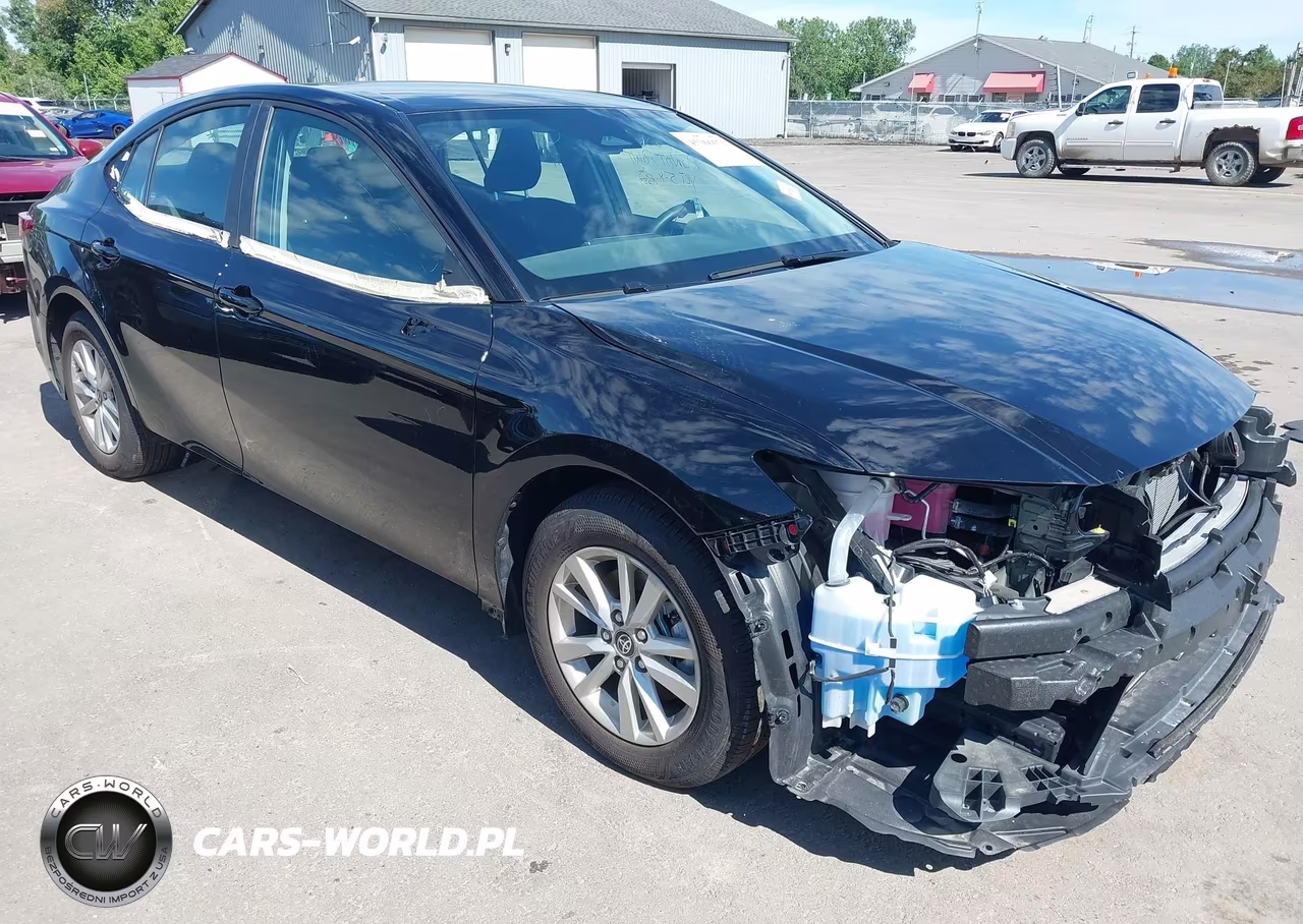 2025 Toyota Camry Le – zdjęcie 1 z 17